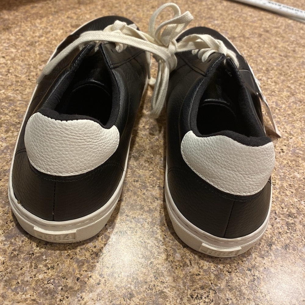 NWT Old Navy Black White Shoes Court Sneakers Memory Foam 9 26 260/83 - Picture 6 of 17